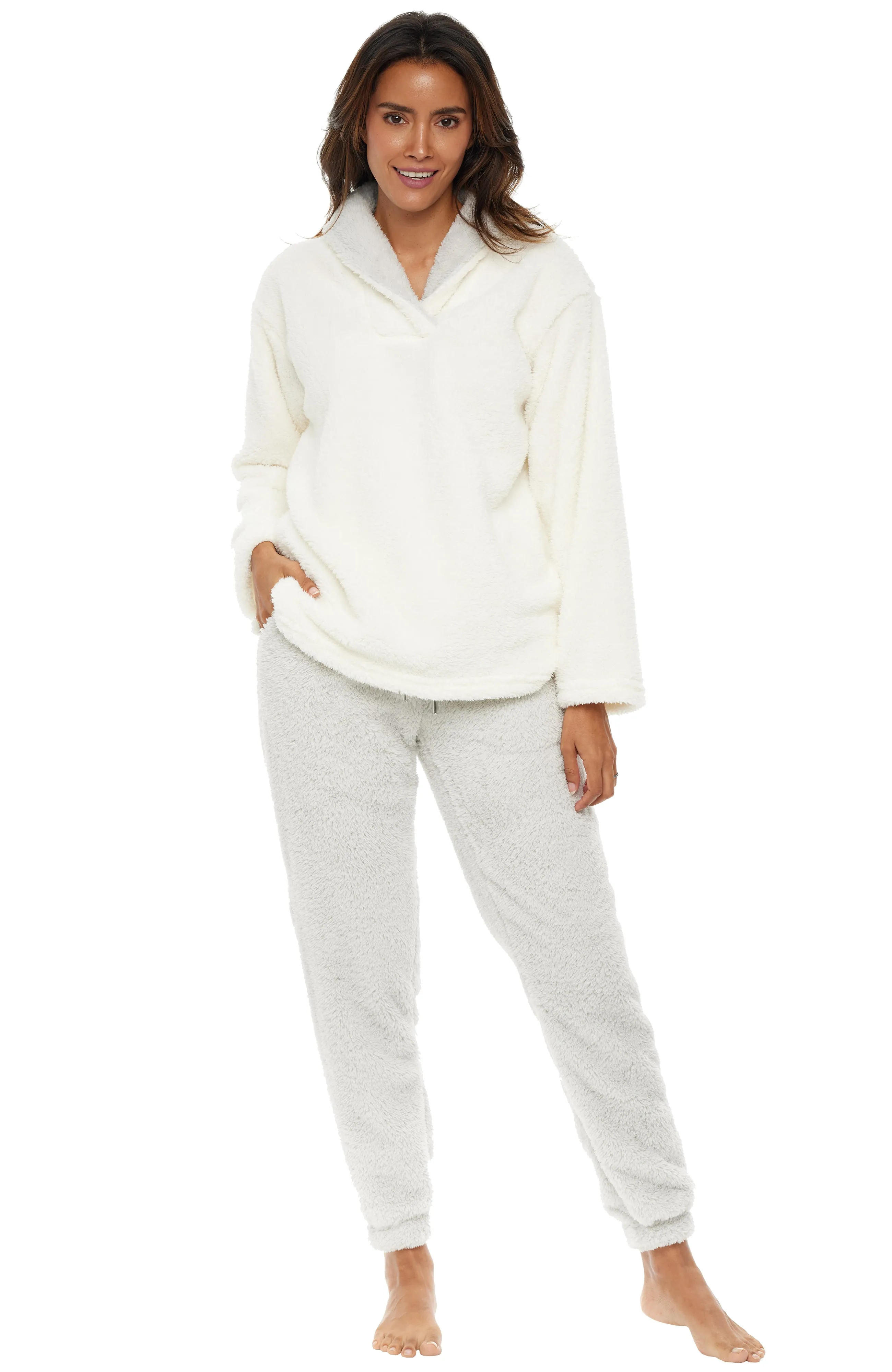 Women's Plush, Oversized Fleece Pajamas Set, Joggers with Pockets, Drawstring and Elastic Waist